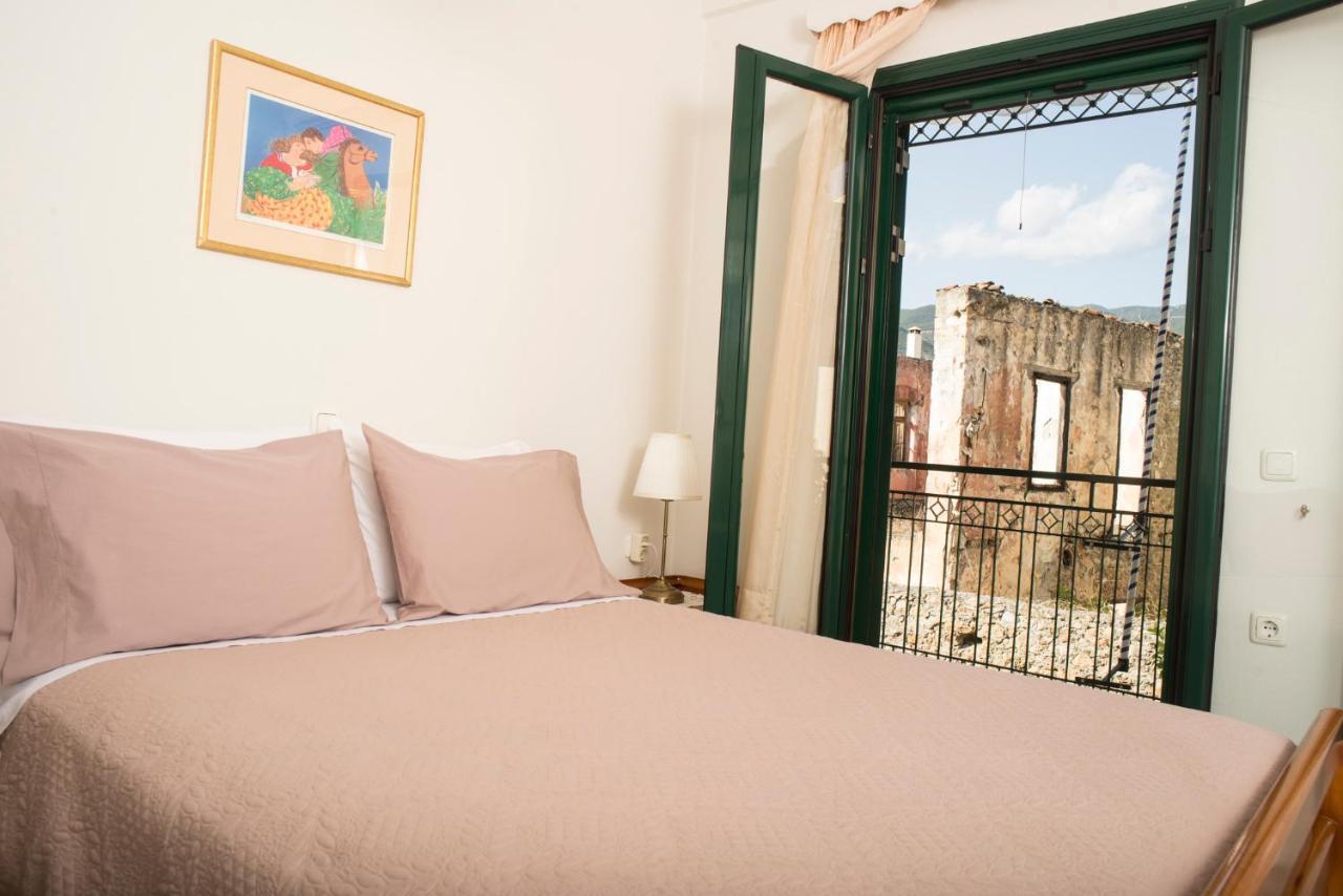 Maisonette With Garden In The Heart Of The Historical Kalamata Center Exterior foto