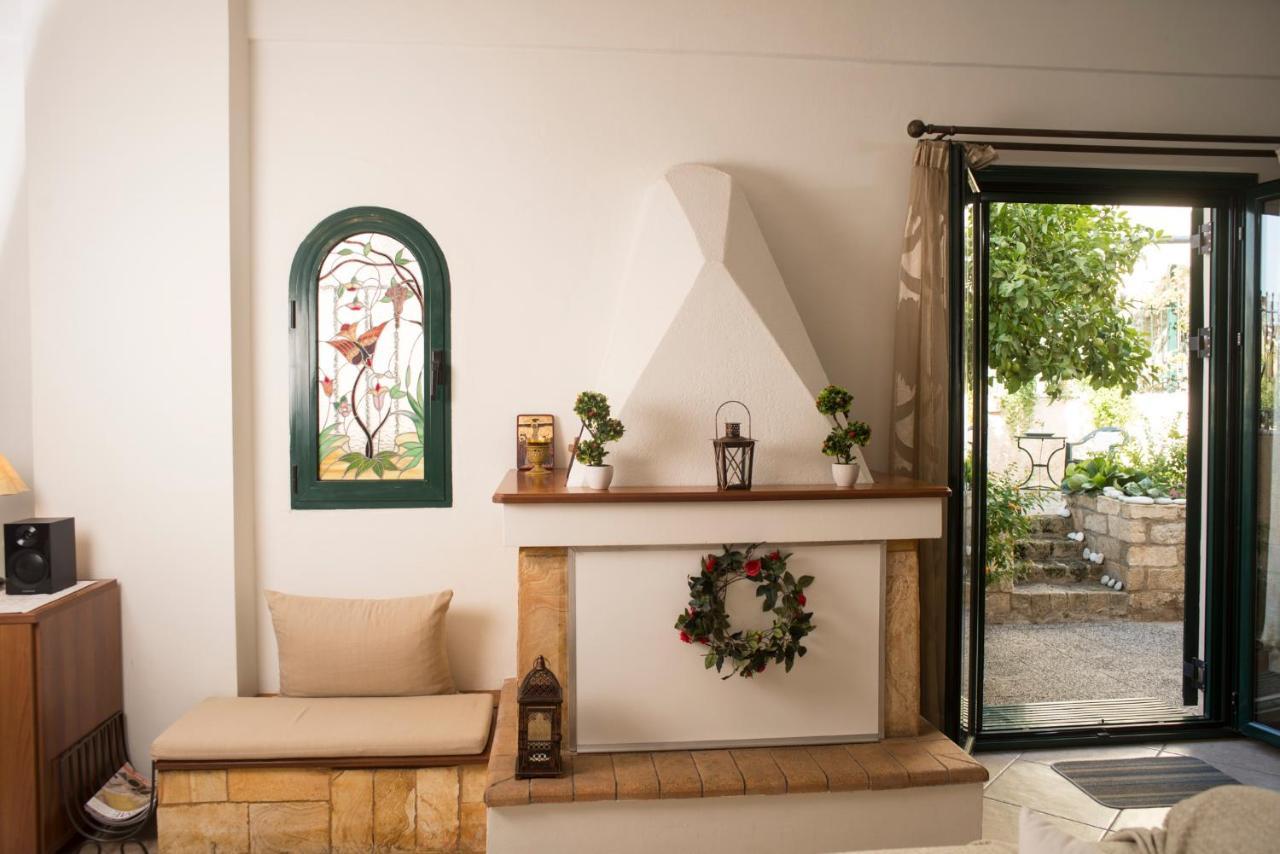 Maisonette With Garden In The Heart Of The Historical Kalamata Center Exterior foto
