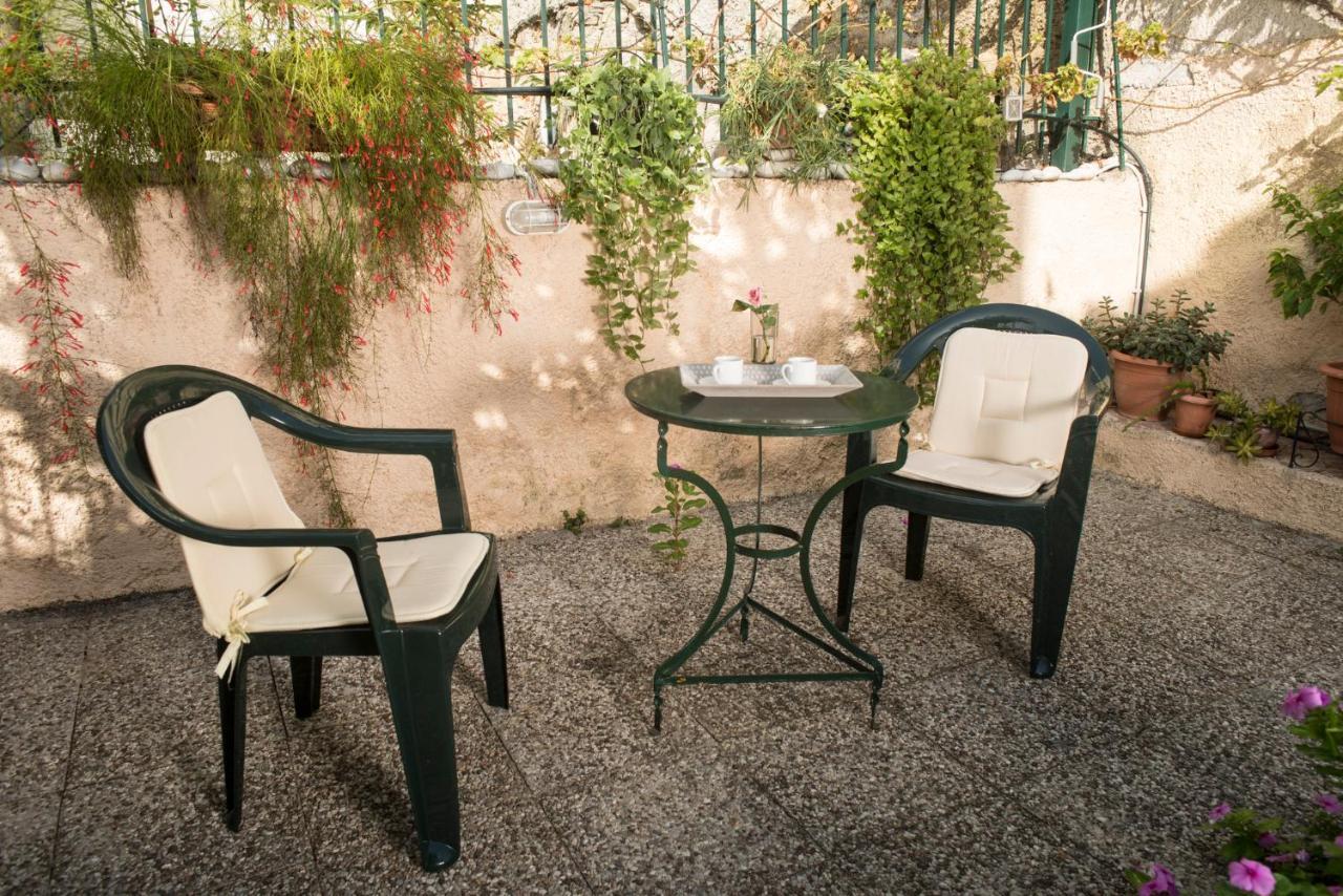 Maisonette With Garden In The Heart Of The Historical Kalamata Center Exterior foto